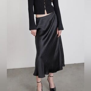 BRAND NEW Oak and Fort Satin Slip Skirt Black - Versatile Style for Every Season